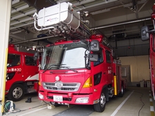［１５Ｍ級］ はしご付き消防自動車