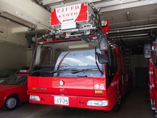 ［４０Ｍ級］ はしご付き消防自動車