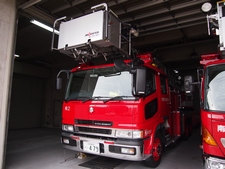 ［３５Ｍ級］ 先端屈折式はしご付き消防自動車（大型はしご車）