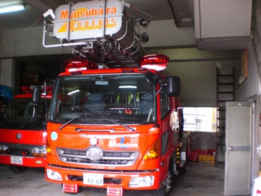 ［１５Ｍ級］ はしご付き消防自動車