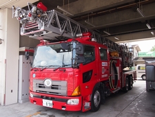 ［３０М級］ はしご付き消防自動車