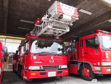 ［３０Ｍ級］ はしご付き消防自動車
