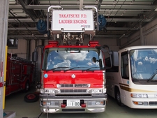 ［３０M級］ 先端屈折式はしご付き自動車