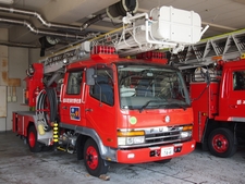 ［１５М級］ はしご付き消防自動車