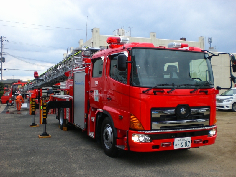 ２５М型 水管付きはしご自動車